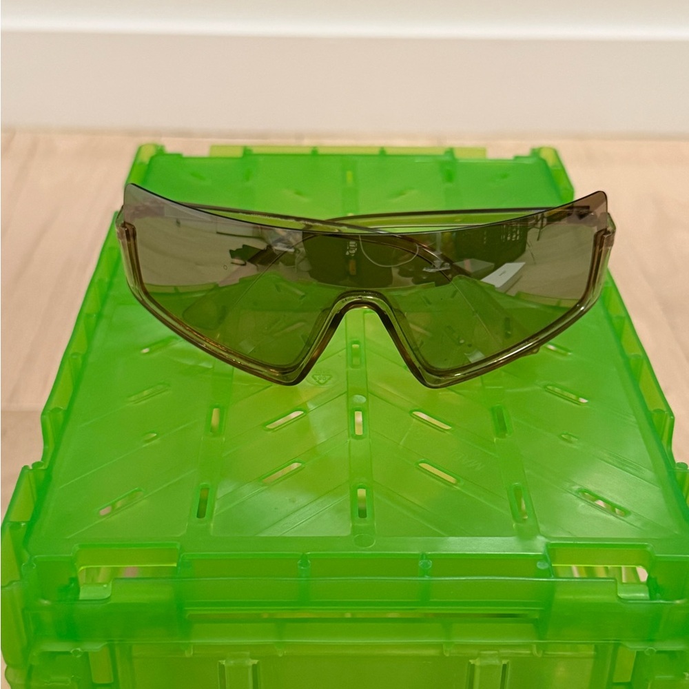 Stylish Silver Mirror Sunglasses